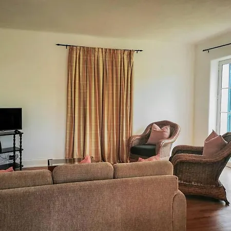 Casa de Férias Garden's Nest - East