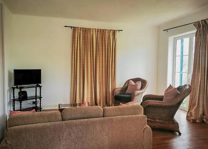 בית נופש Garden's Nest - East